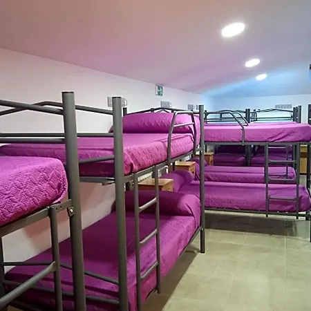 Hostel De *